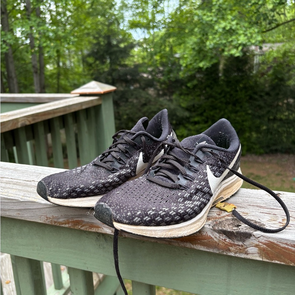 Nike Black and White zoom Pegasus 35